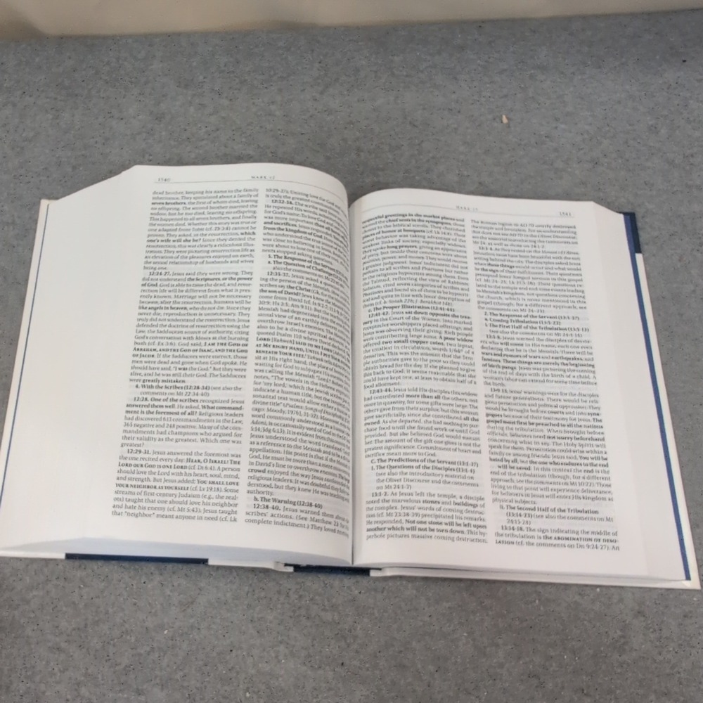 The Moody Bible Commentary Michael Rydelnik Michael Vanlaningham Hardcover Book - Picture 8 of 9